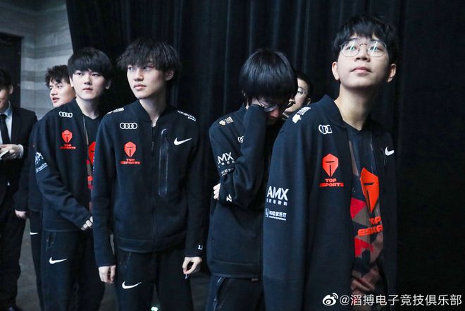 刻打入一球 刻打入一球